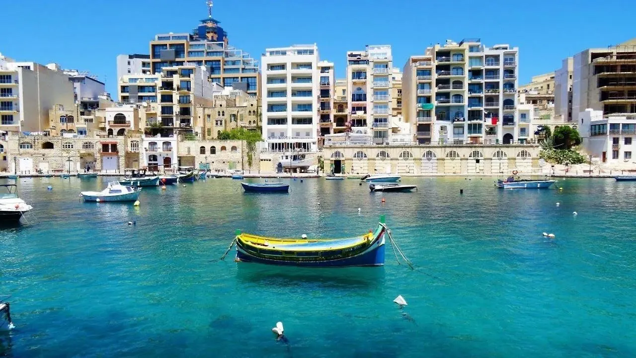 Spacious Apartment Steps To The Promenade Sliema