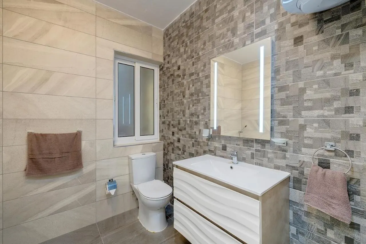 Spacious Apartment Steps To The Promenade Sliema
