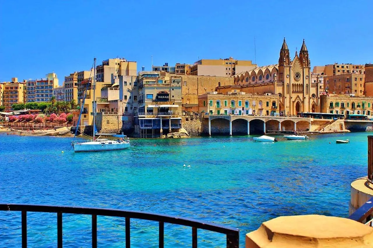 Spacious Apartment Steps To The Promenade Sliema