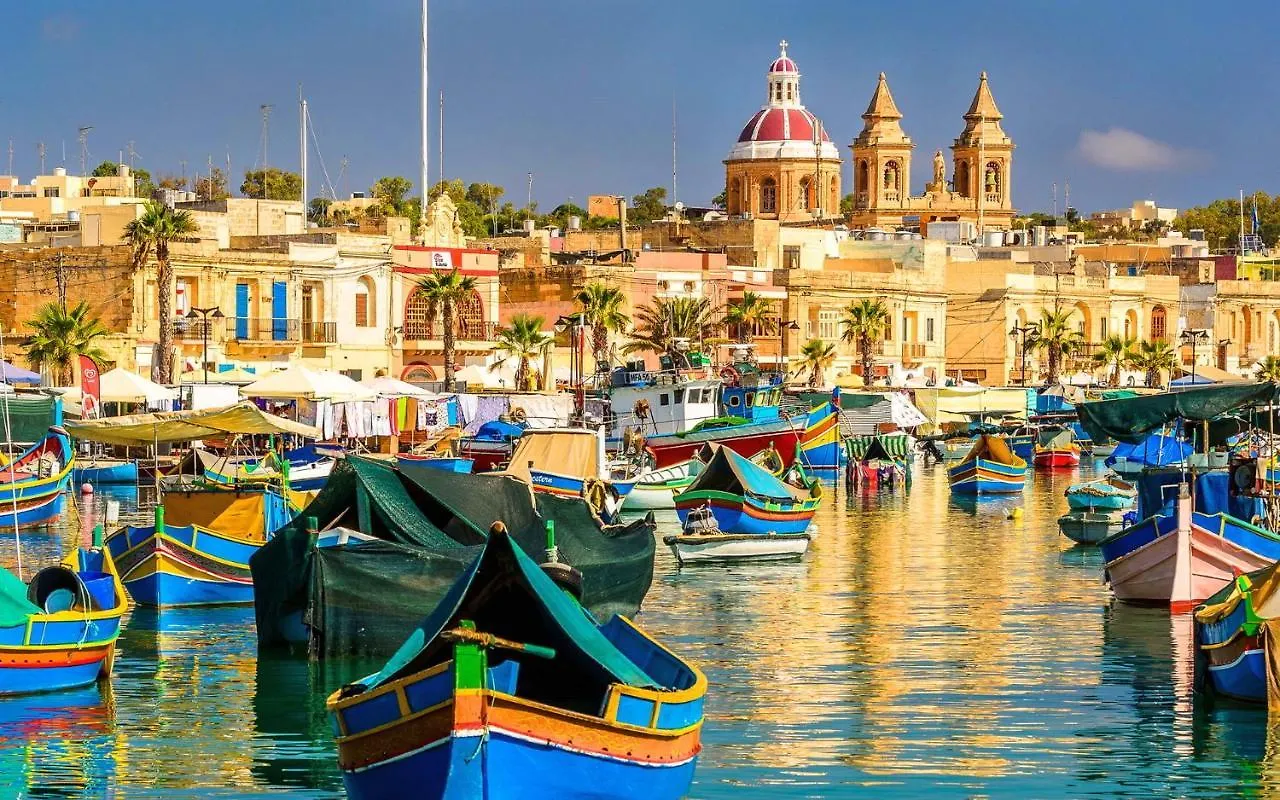 Spacious Apartment Steps To The Promenade Sliema Malta