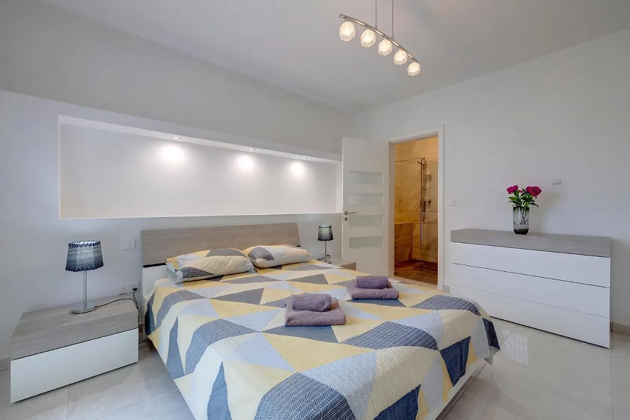 Spacious Apartment Steps To The Promenade Sliema Malta