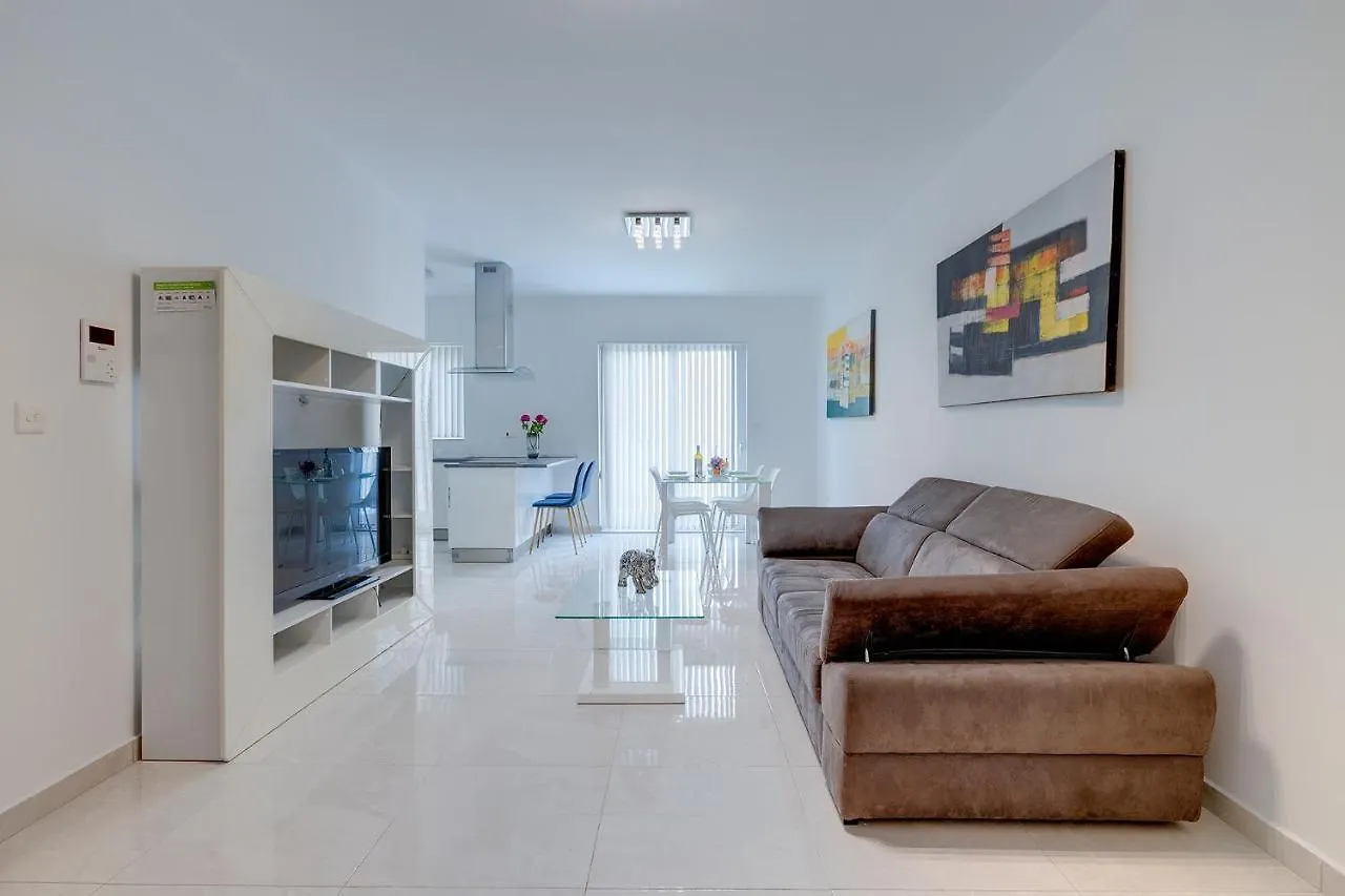 Spacious Apartment Steps To The Promenade Sliema Malta