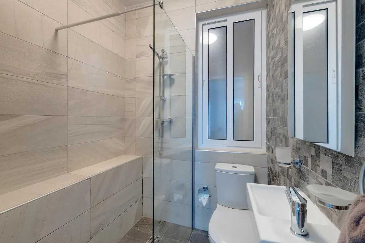 Spacious Apartment Steps To The Promenade Sliema