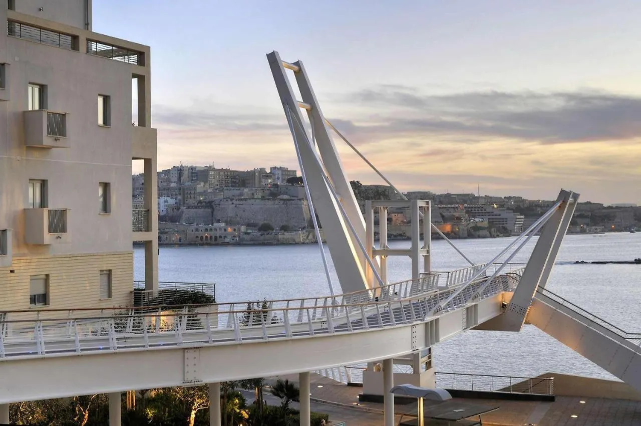 Spacious Apartment Steps To The Promenade Sliema