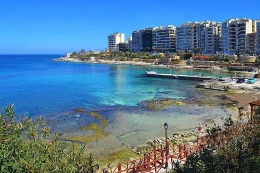 Spacious Apartment Steps To The Promenade Sliema