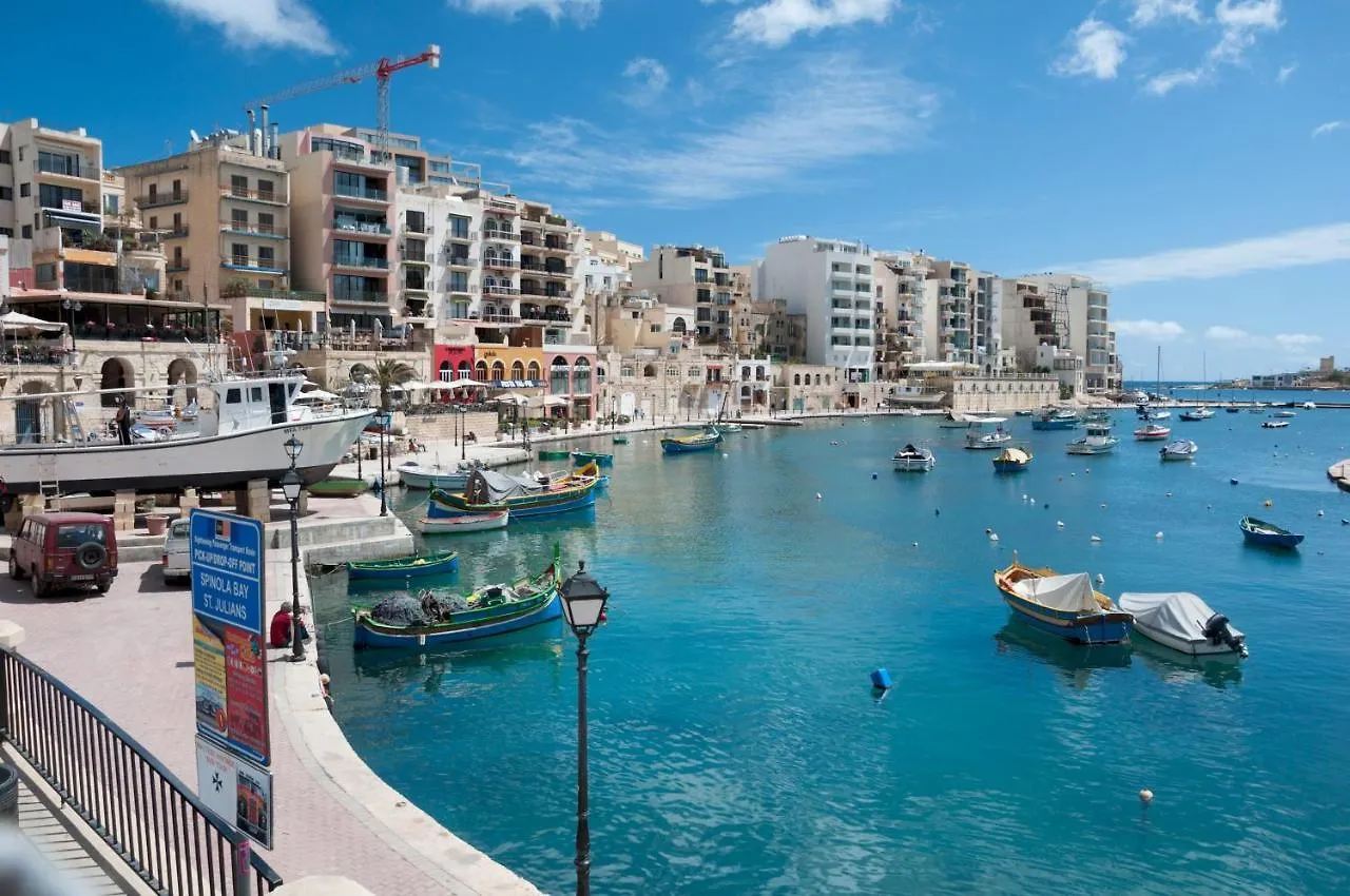 Spacious Apartment Steps To The Promenade Sliema